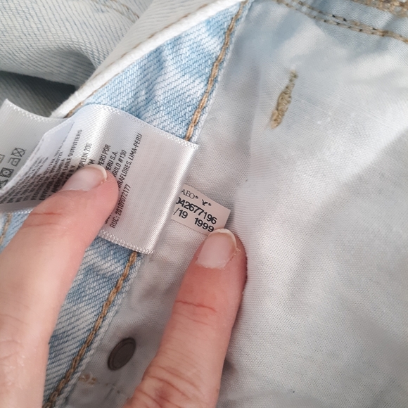 American Eagle Mom Jeans Lightwash size 0 - Picture 4 of 8